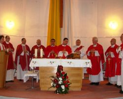 koncelebranti u crkvi